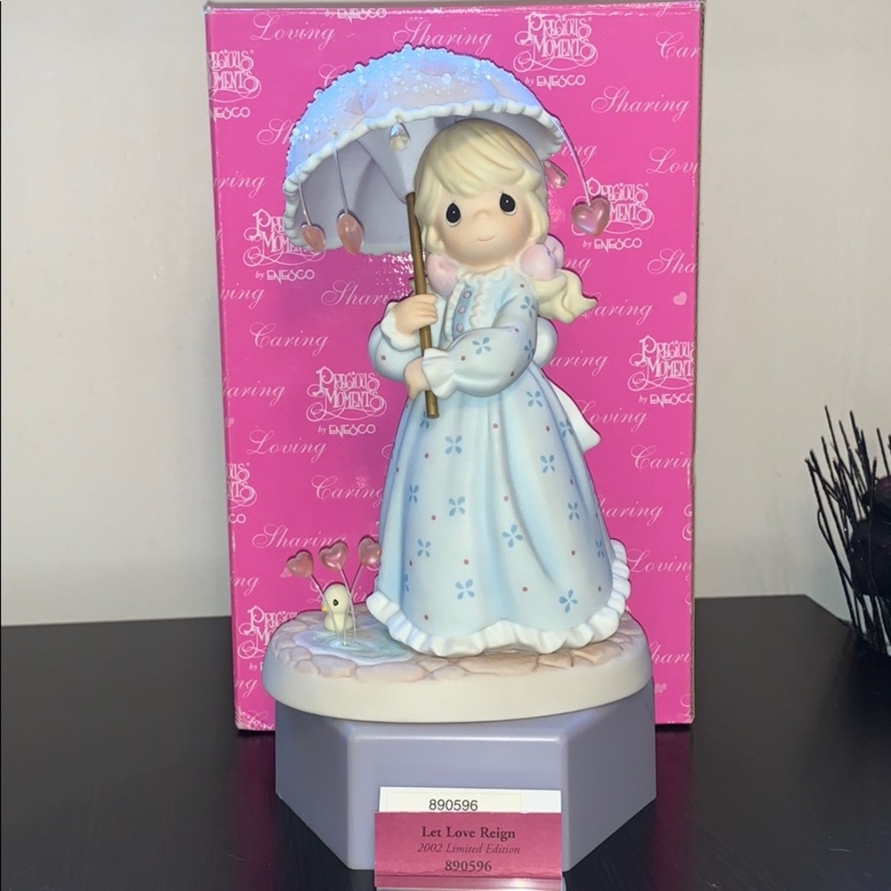 Precious Moments Let love Reign Limited Edition